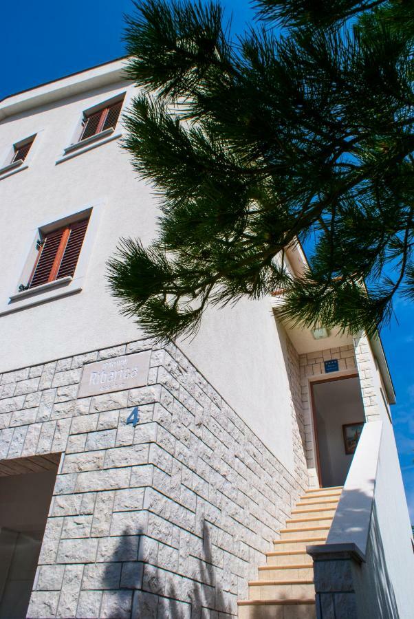 Apartmani Ribarica**** Karlobag Eksteriør bilde