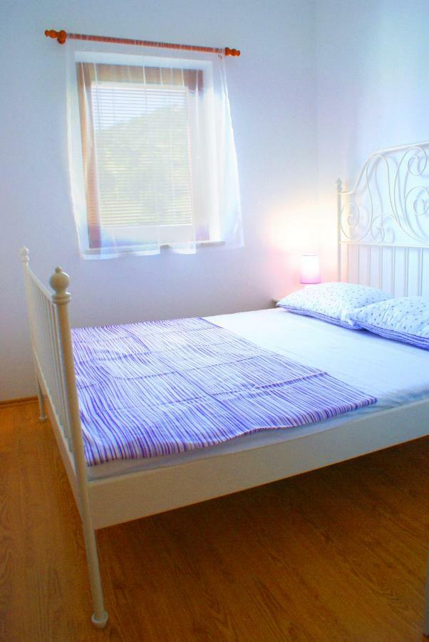 Apartmani Ribarica**** Karlobag Eksteriør bilde
